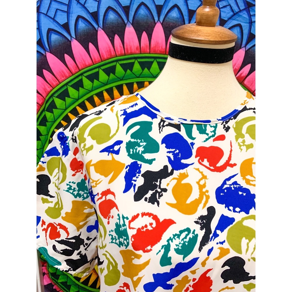 🌈 Stylish Vintage pop art top - Picture 1 of 12